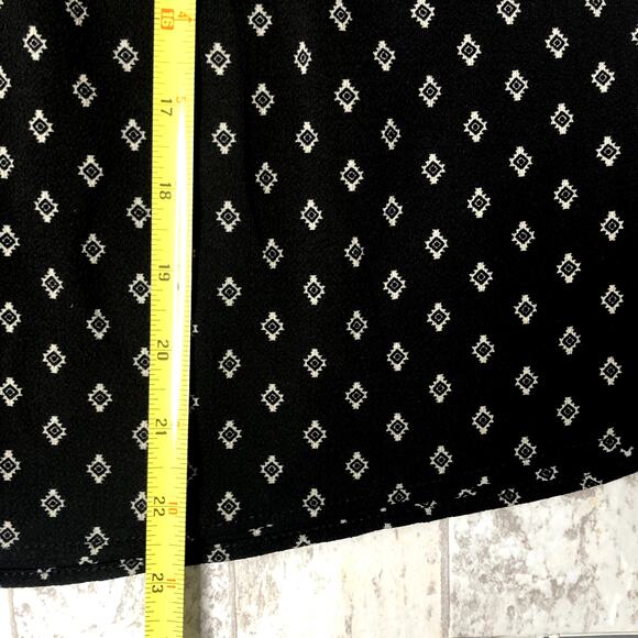 Have Aztec black print Keyhole back cold shoulder Top Size Medium - Picture 5 of 9